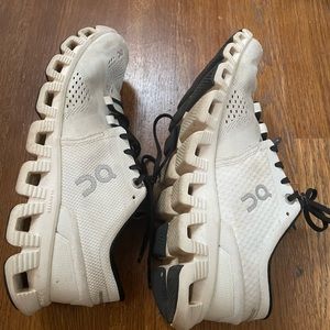 On cloud X white and black shoe size 6